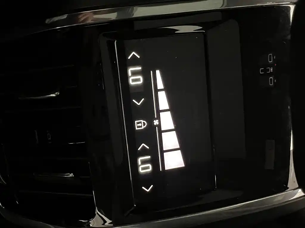 VOLVO S90 2022