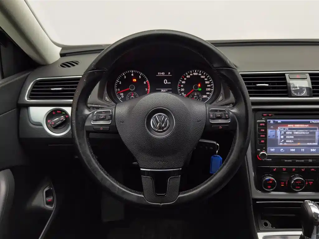 VOLKSWAGEN PASSAT 2016
