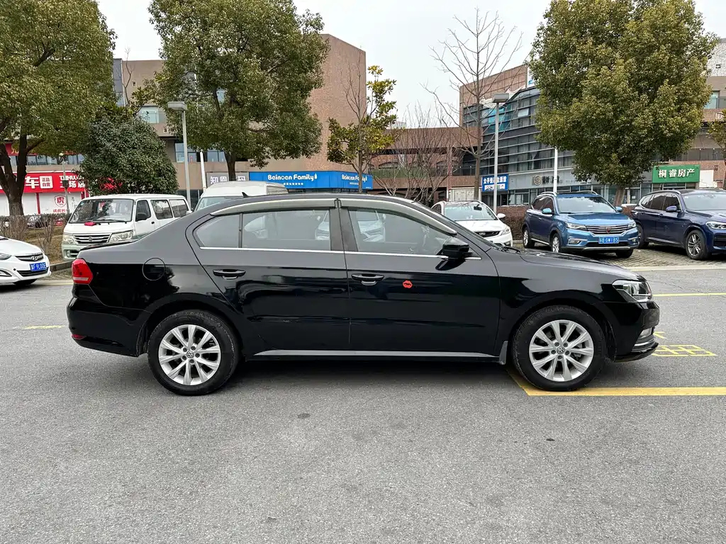 VOLKSWAGEN LAVIDA 2018
