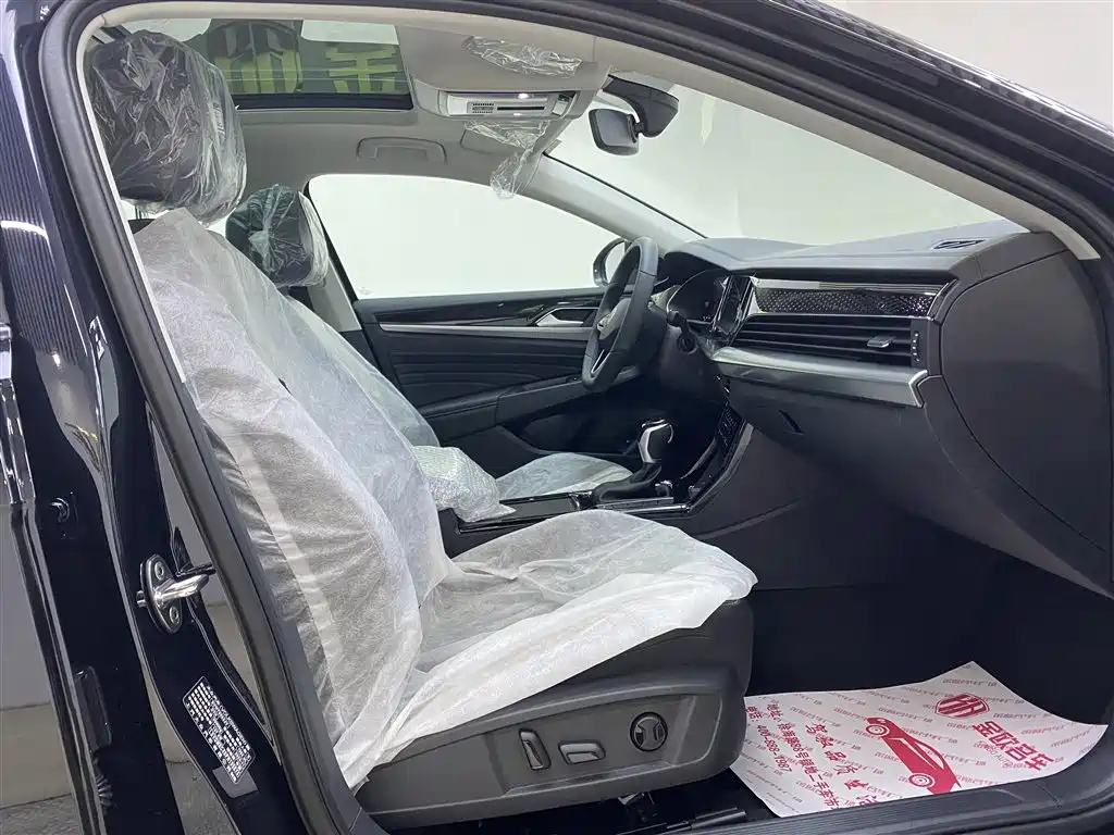 VOLKSWAGEN PASSAT 2024