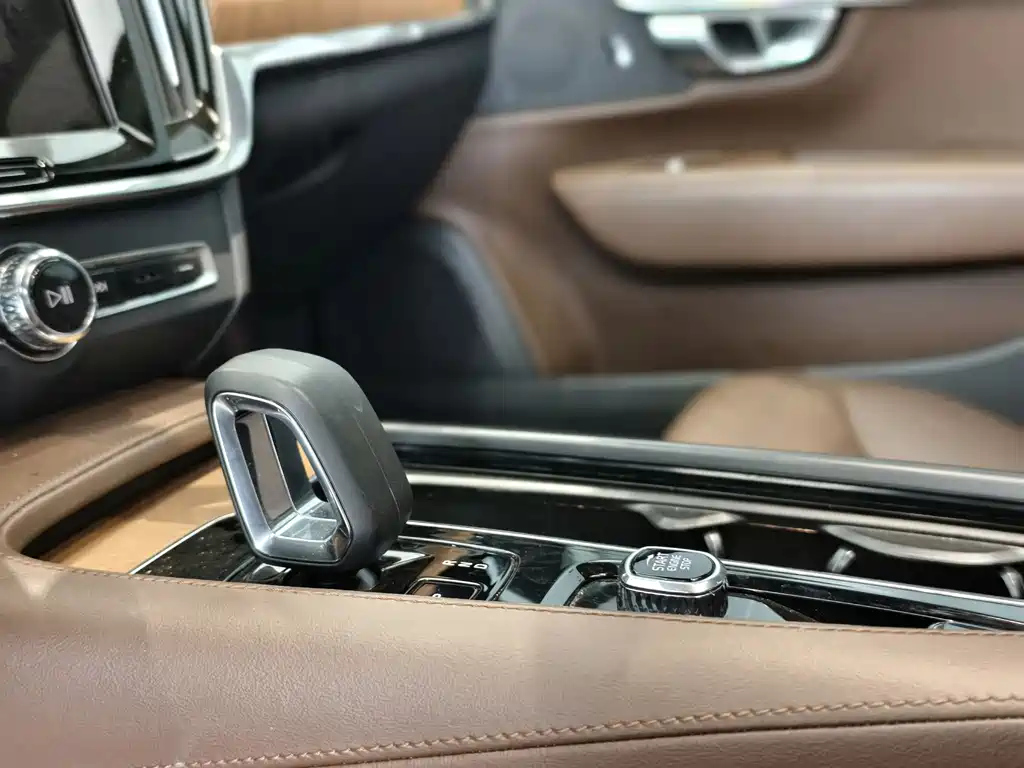 VOLVO S90 2024