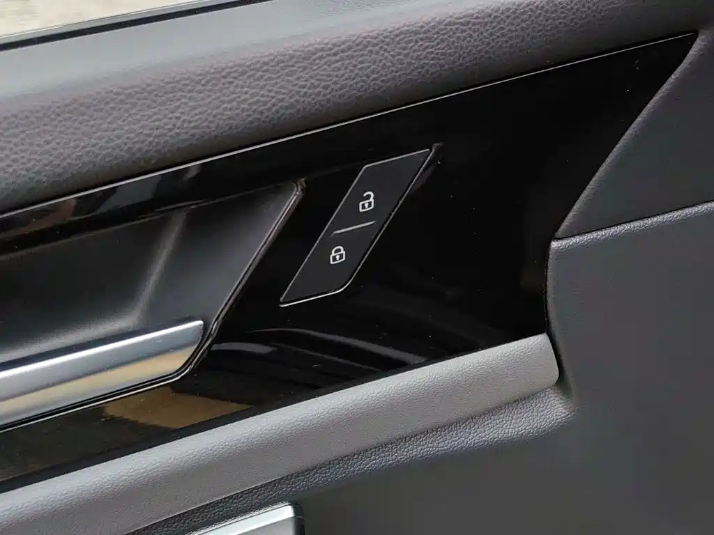 VOLKSWAGEN SAGITAR 2022