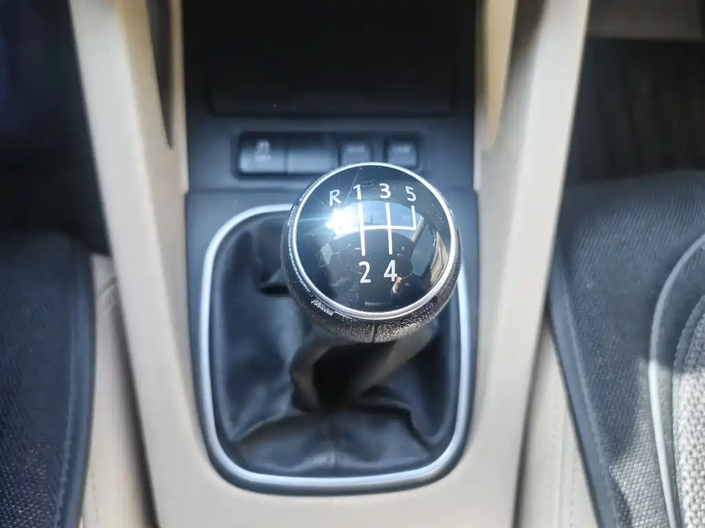 VOLKSWAGEN SAGITAR 2010