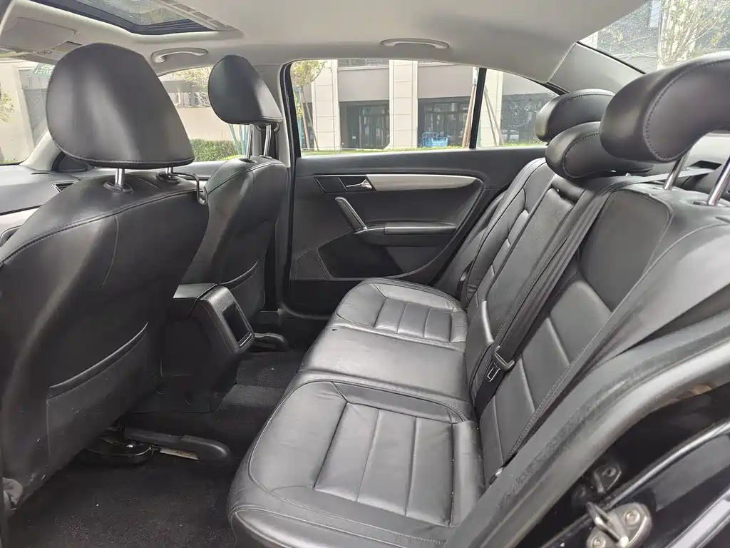 VOLKSWAGEN LAVIDA 2015