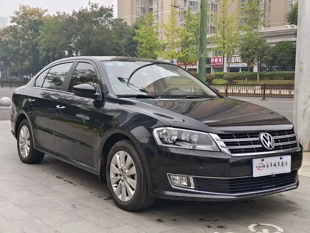 VOLKSWAGEN LAVIDA 2015