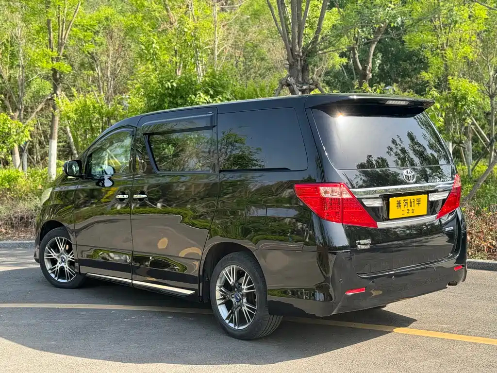 TOYOTA ALPHARD 2012