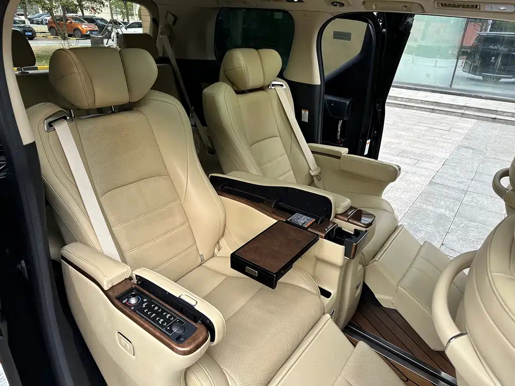 TOYOTA ALPHARD 2017