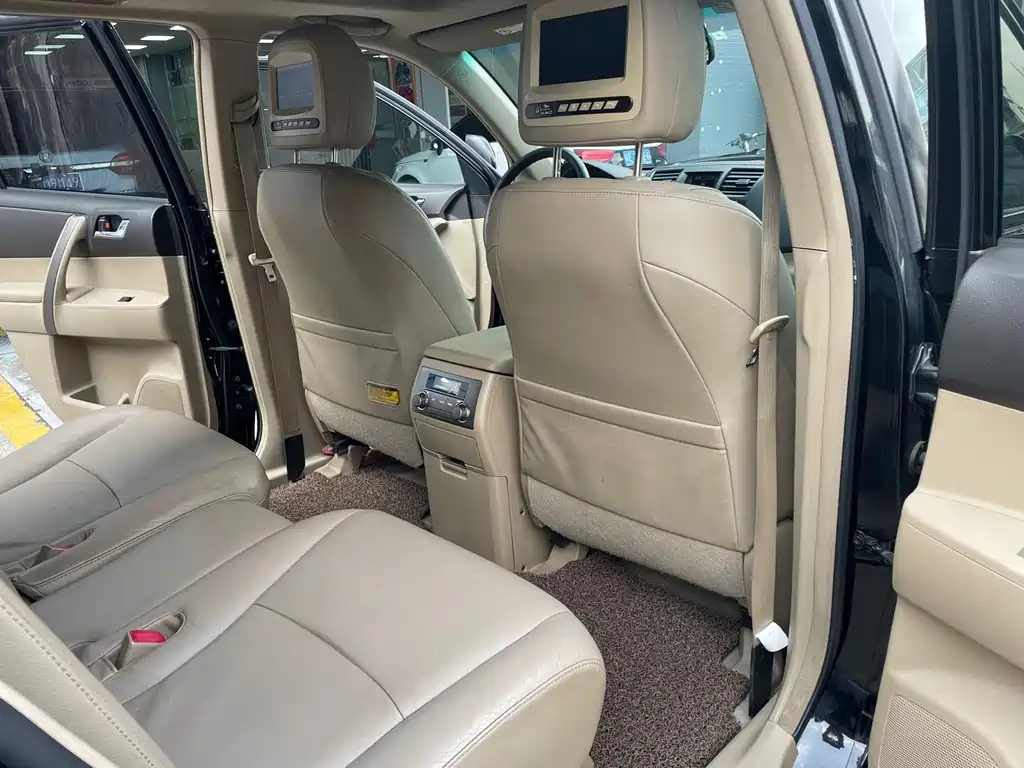 TOYOTA HIGHLANDER 2011