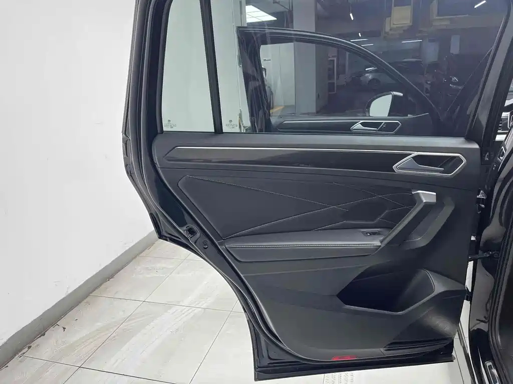 VOLKSWAGEN TIGUAN L 2022
