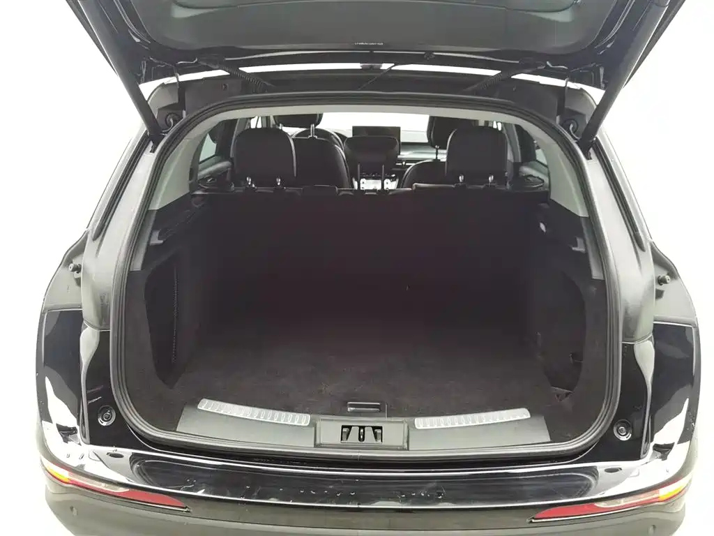 LINCOLN ADVENTURER 2021