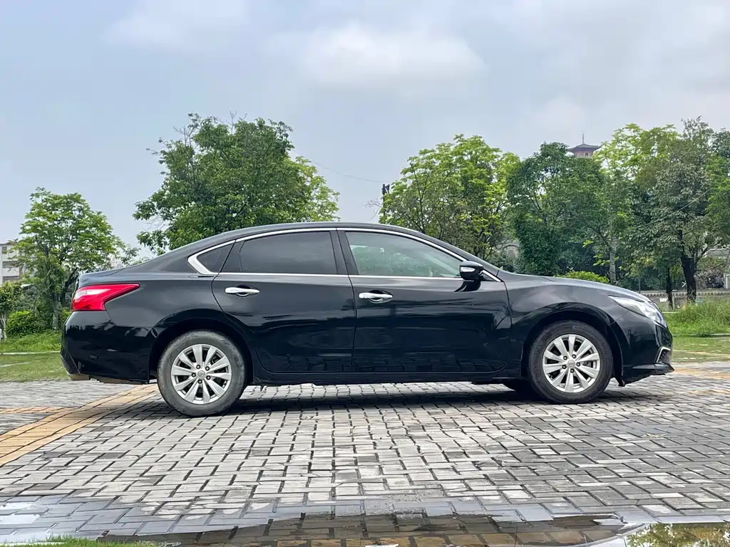 NISSAN TEANA 2018