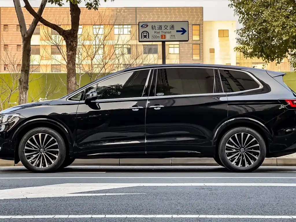 VOLKSWAGEN VILORAN 2023