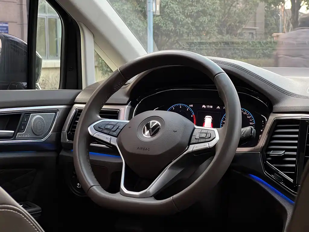VOLKSWAGEN VILORAN 2023