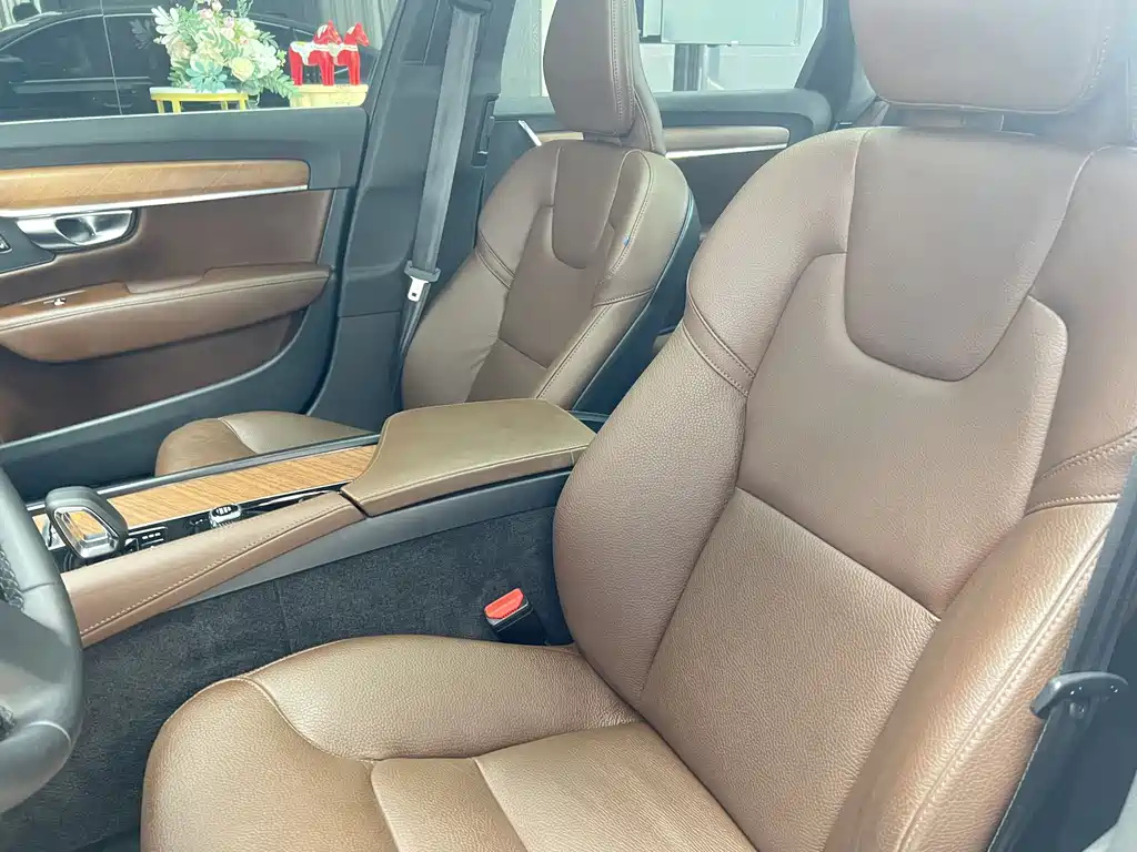 VOLVO S90 2022
