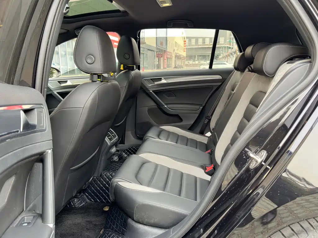 VOLKSWAGEN GOLF 2020
