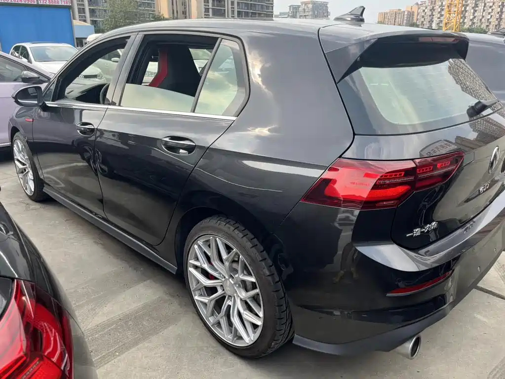 VOLKSWAGEN GOLF GTI 2023
