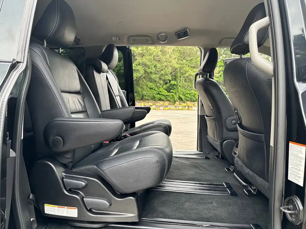 TOYOTA SIENNA 2016