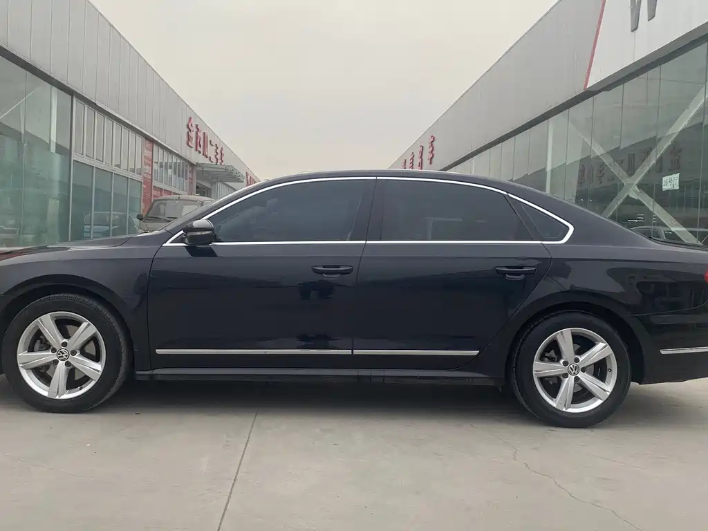 VOLKSWAGEN PASSAT 2014