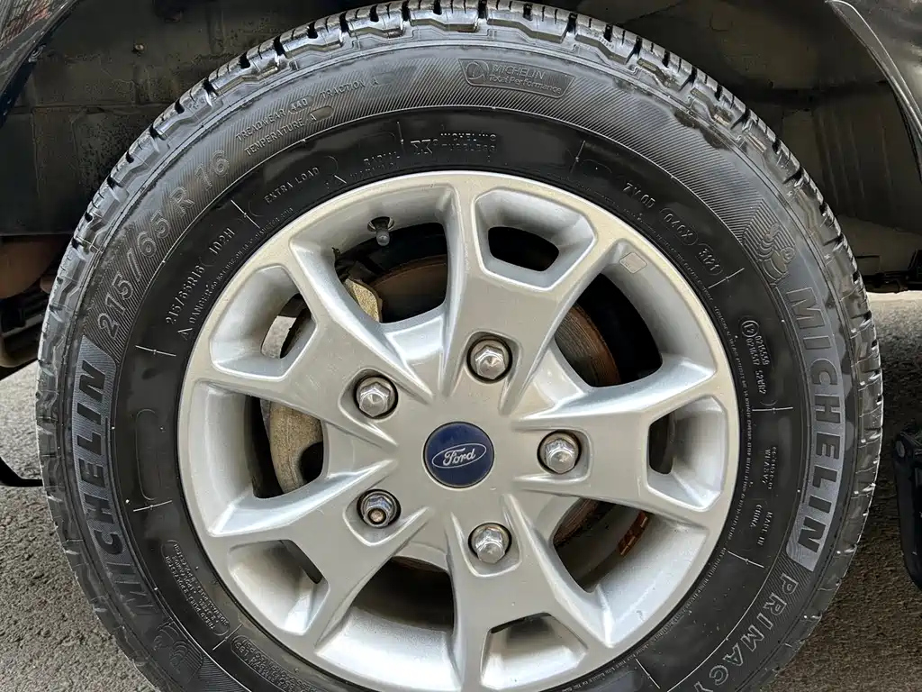 FORD TOUREO 2017
