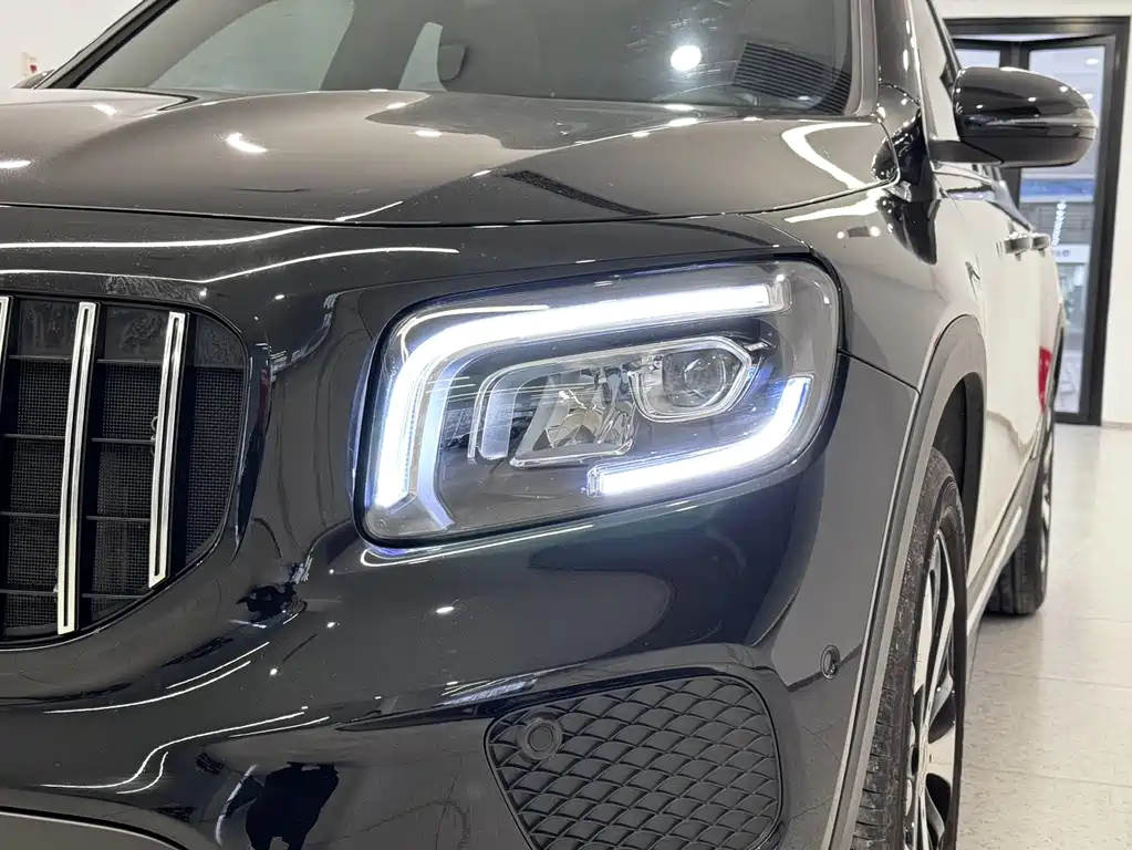 MERCEDES BENZ GLB 2023