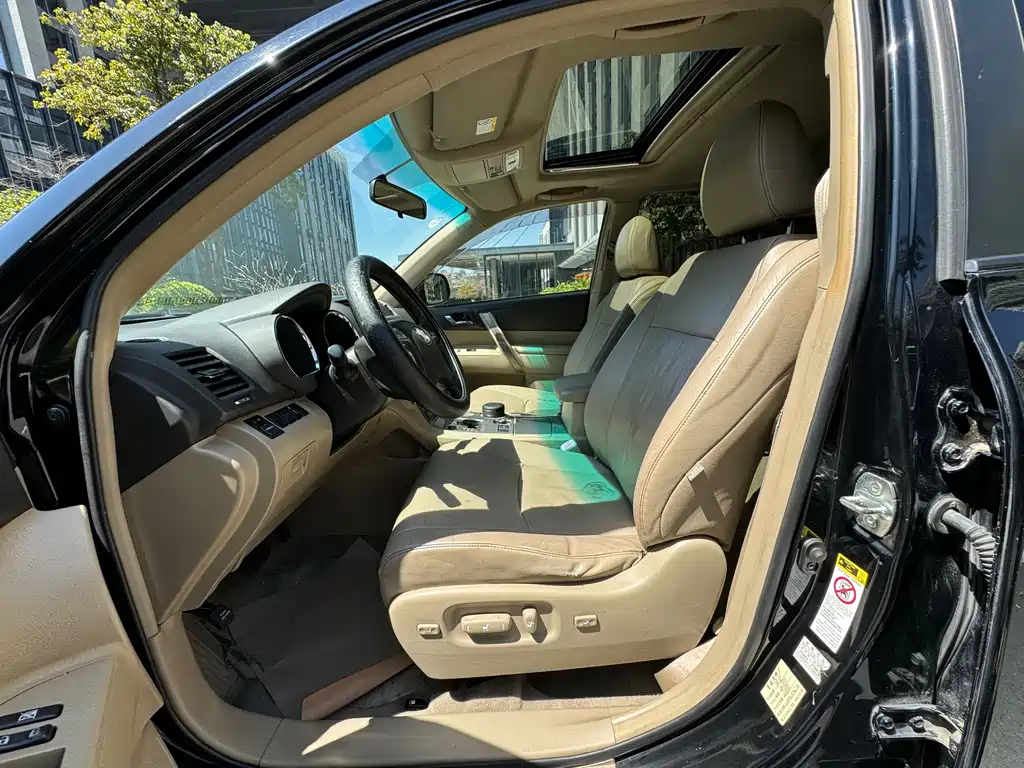 TOYOTA HIGHLANDER 2011
