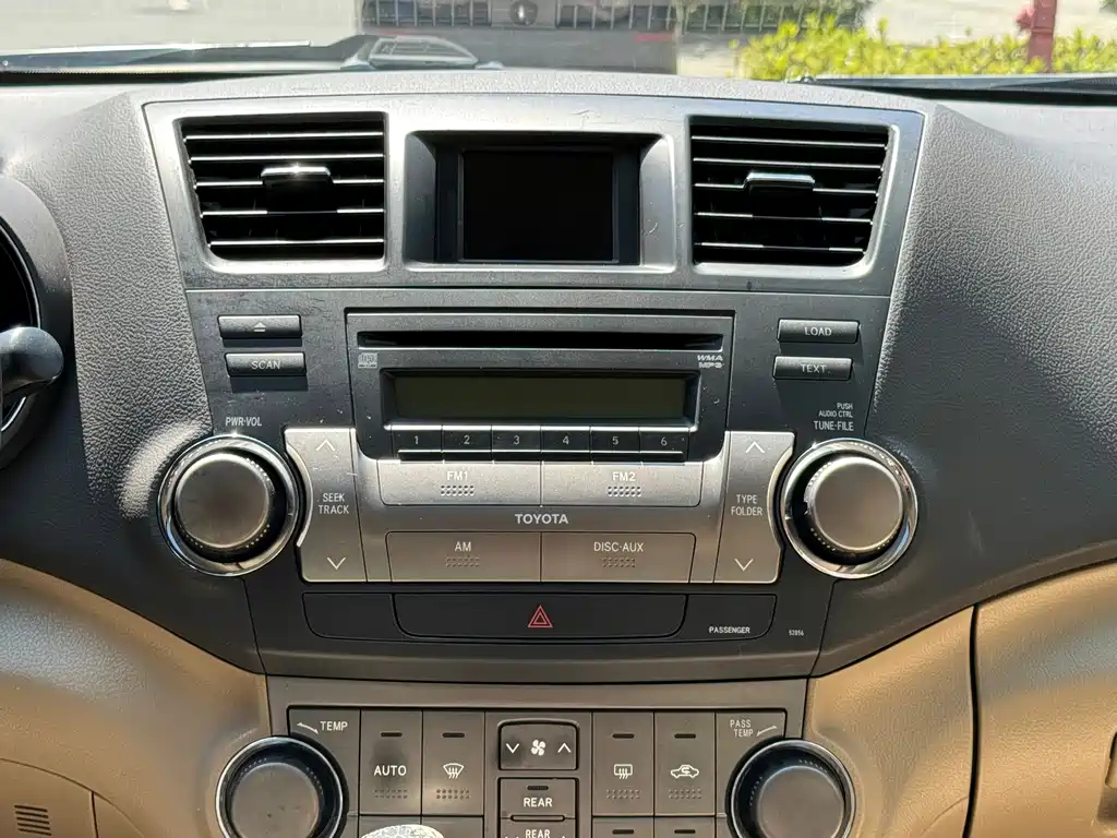 TOYOTA HIGHLANDER 2011