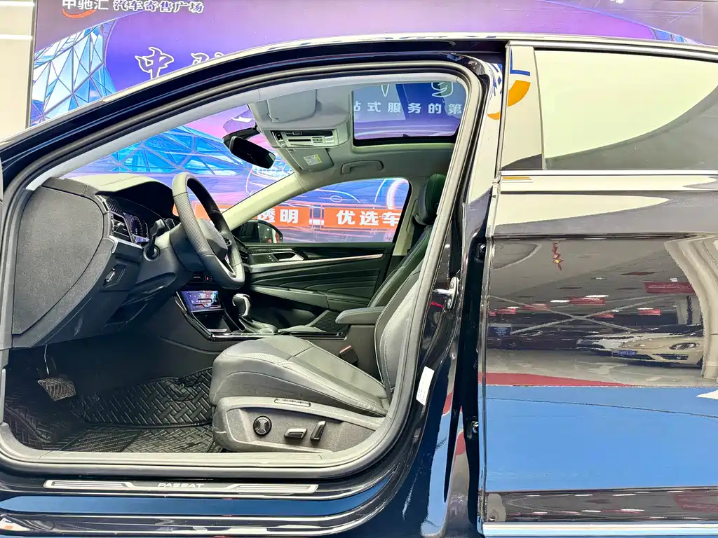 VOLKSWAGEN PASSAT 2023