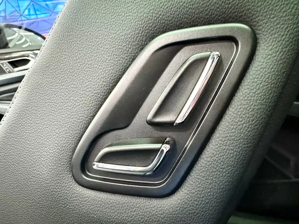 VOLKSWAGEN PASSAT 2023