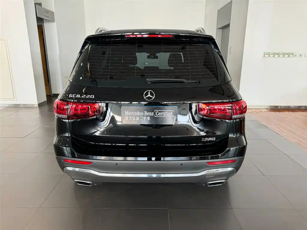 MERCEDES BENZ GLB 2023