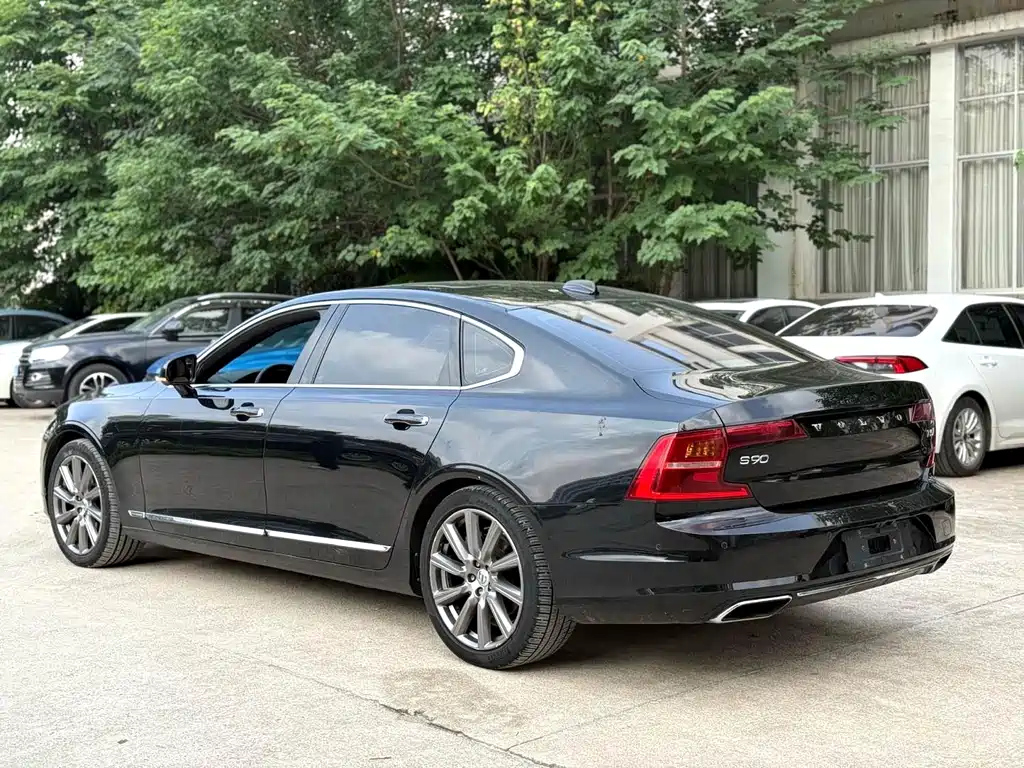 VOLVO S90 2017