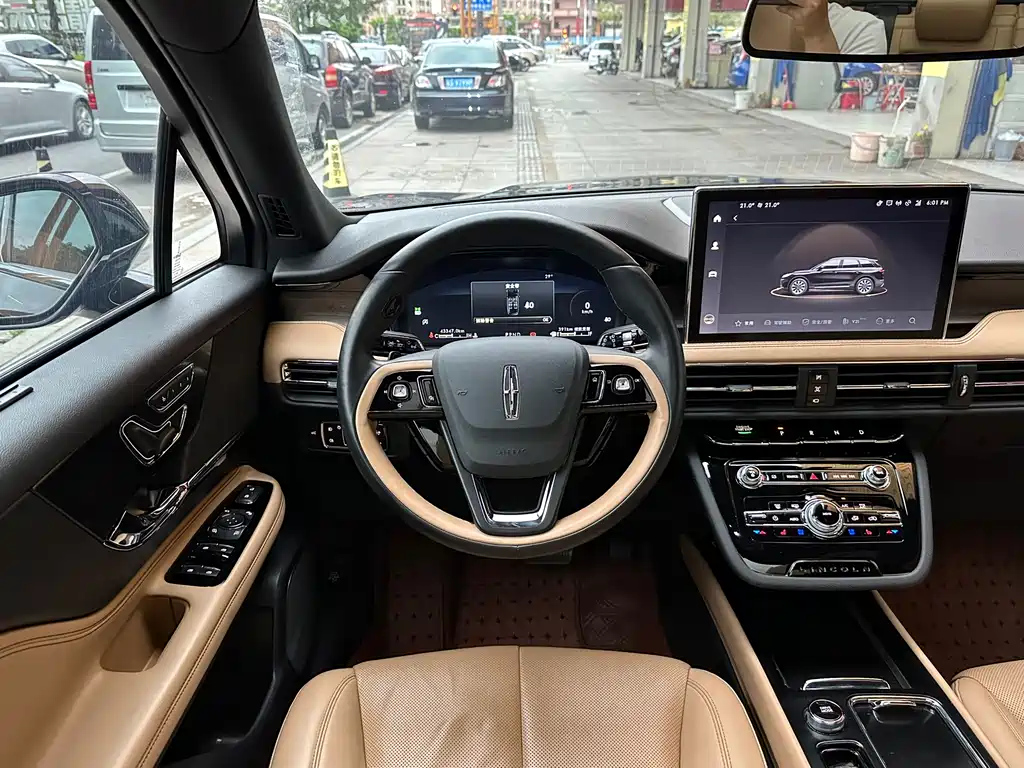 LINCOLN ADVENTURER 2021