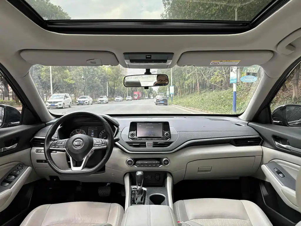 NISSAN TEANA 2019