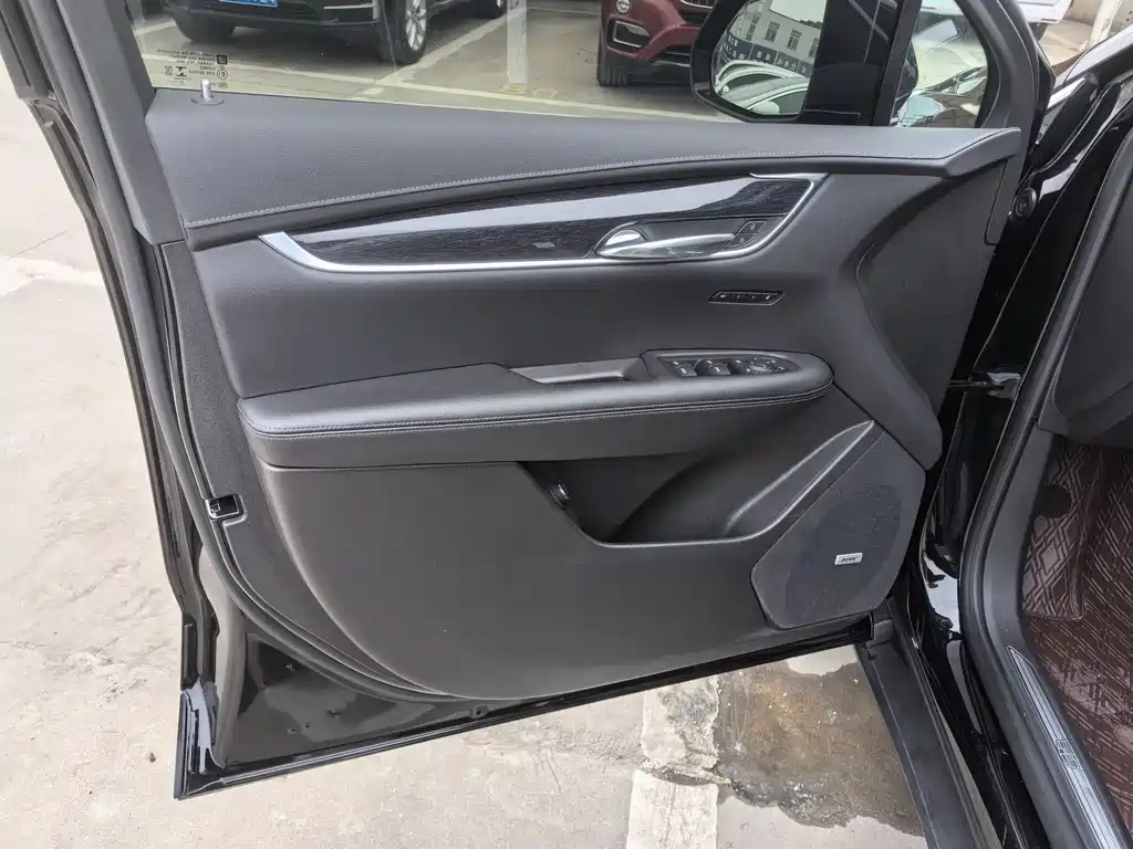CADILLAC XT5 2021