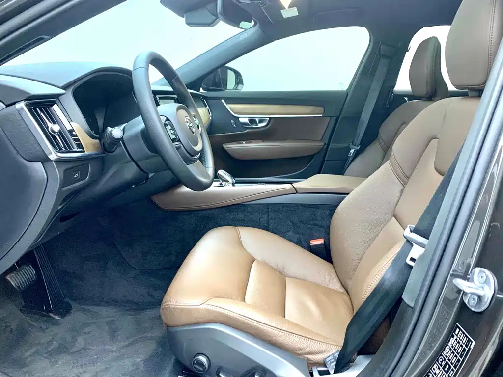 VOLVO S90 2023