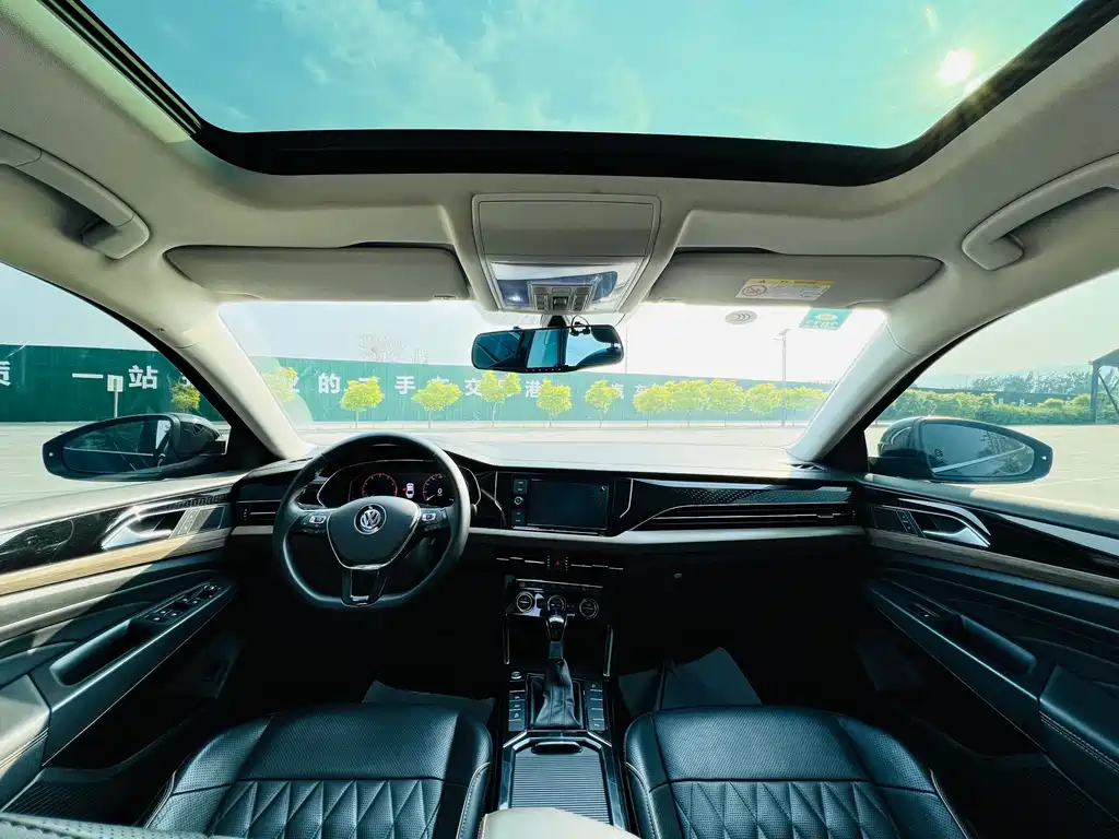 VOLKSWAGEN PASSAT 2020