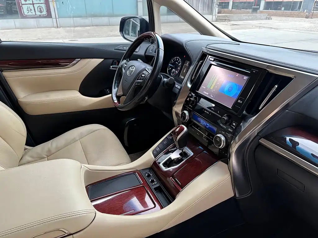 TOYOTA ALPHARD 2016