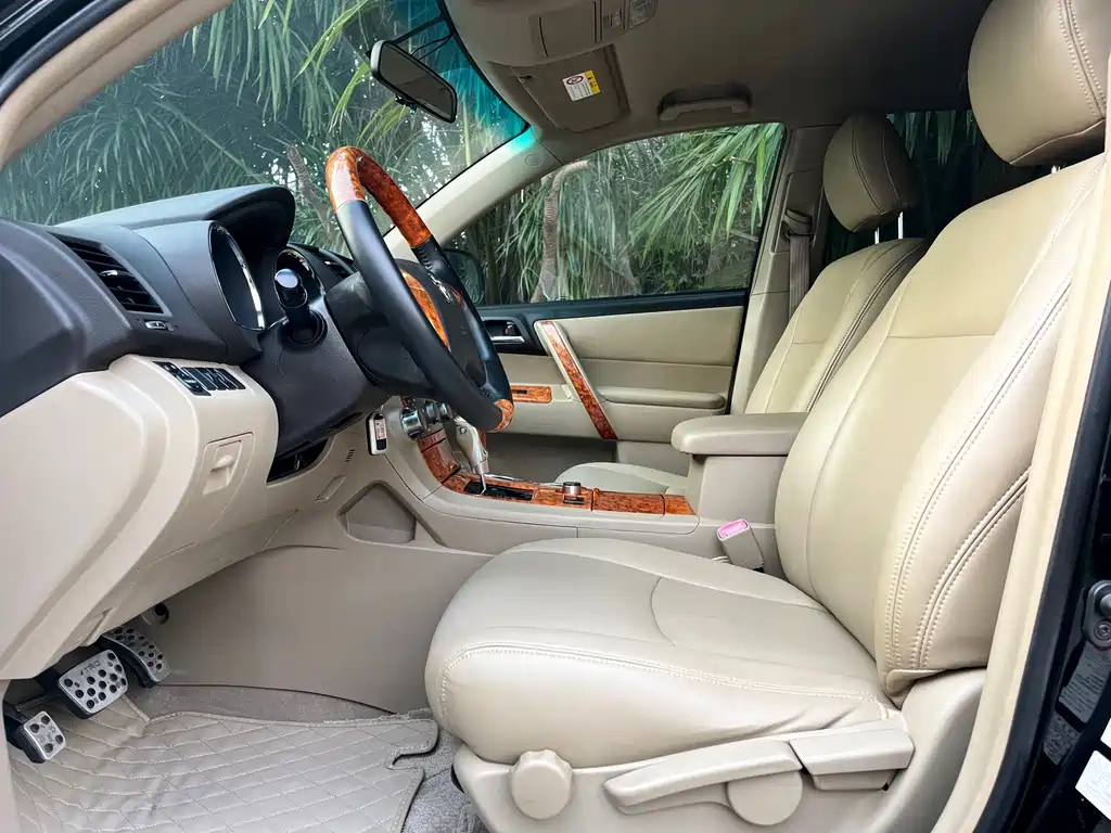 TOYOTA HIGHLANDER 2013