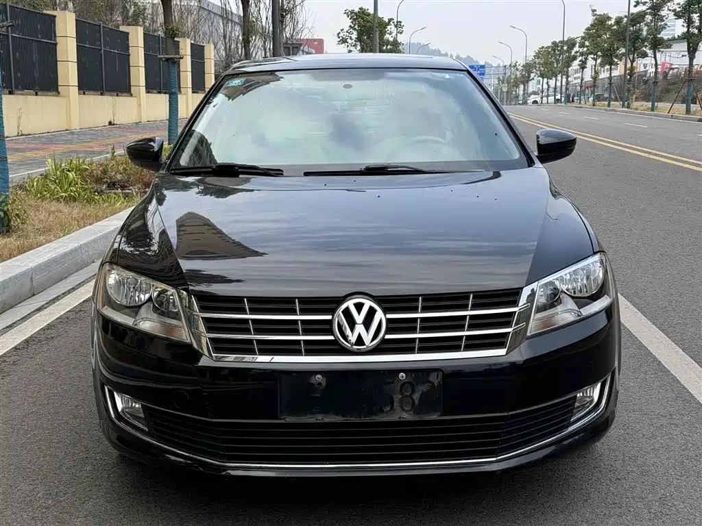 VOLKSWAGEN LAVIDA 2013