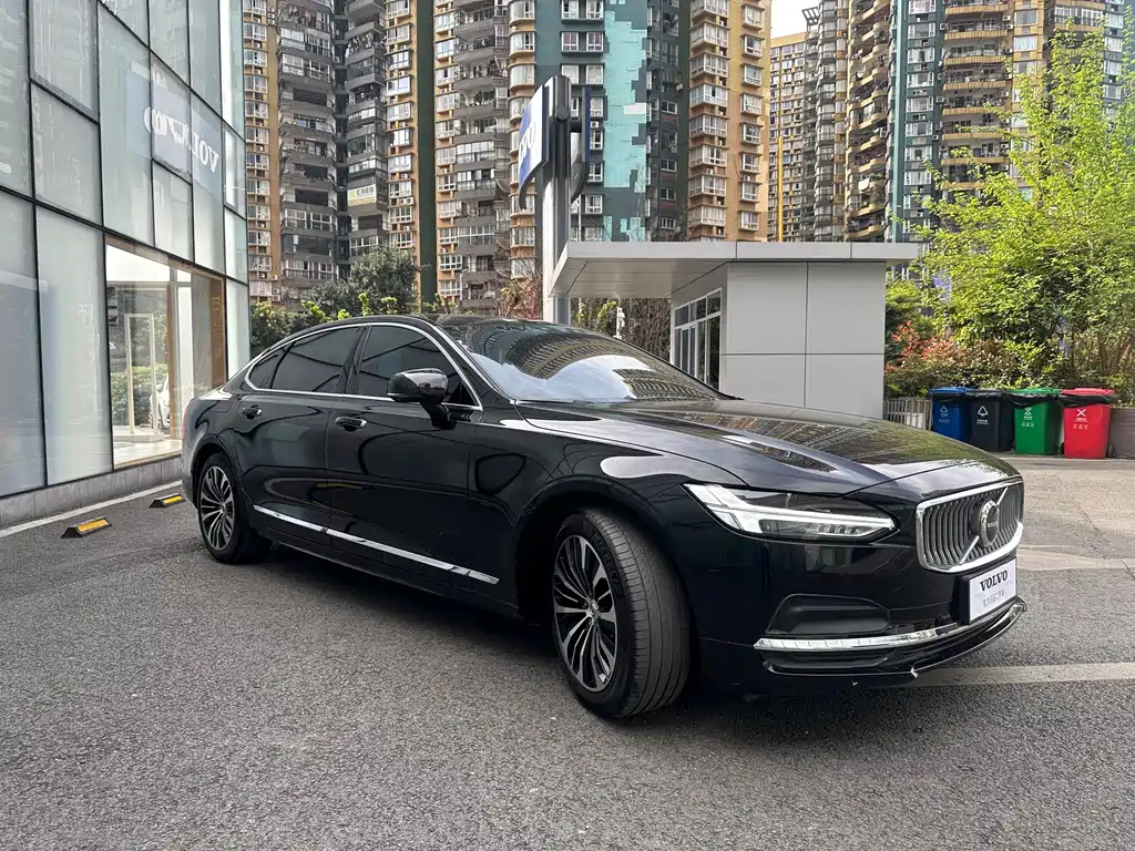VOLVO S90 2022