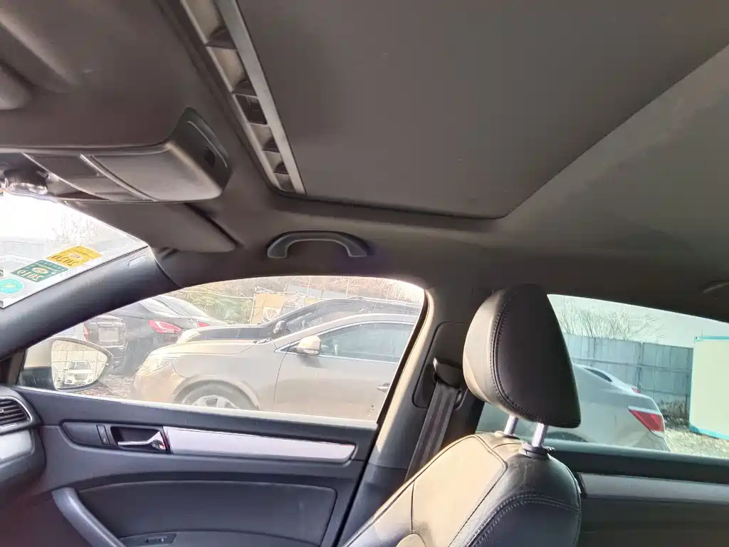 VOLKSWAGEN PASSAT 2013