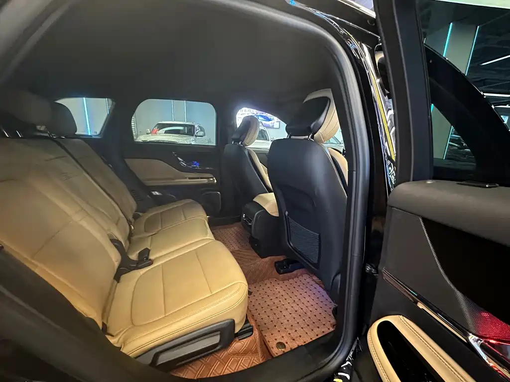 LINCOLN ADVENTURER 2021