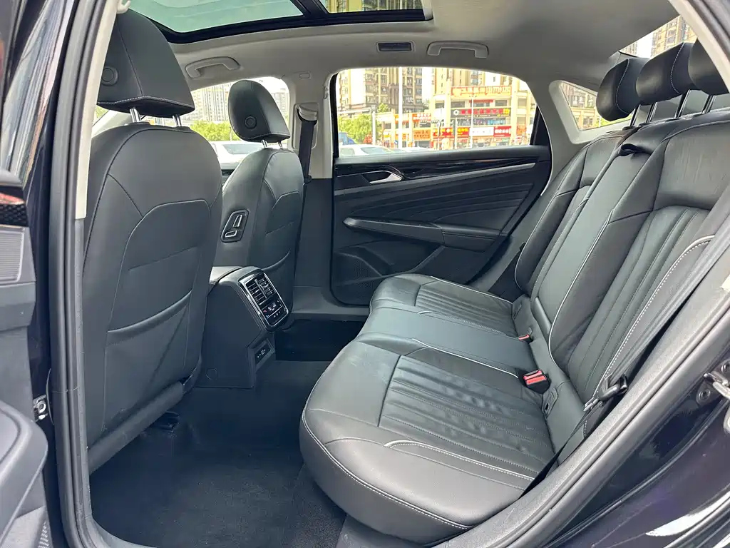 VOLKSWAGEN PASSAT 2021