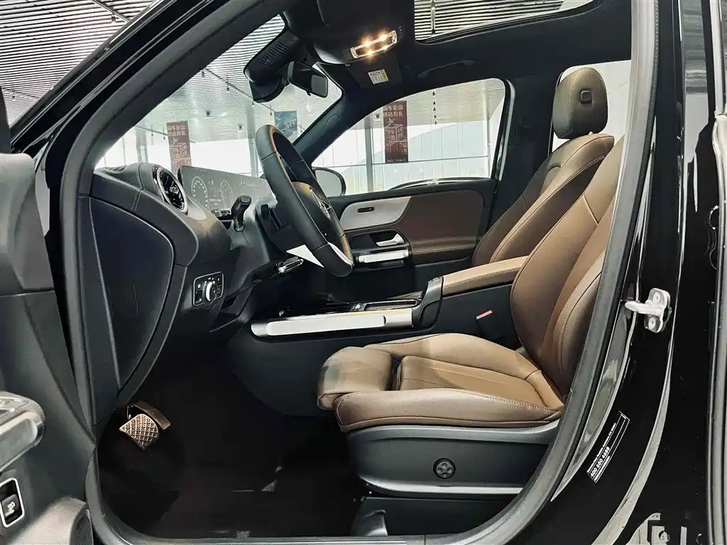 MERCEDES BENZ GLB 2024