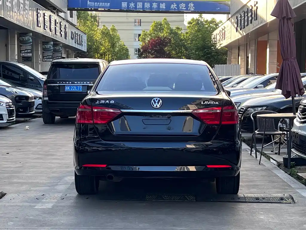 VOLKSWAGEN LAVIDA 2012