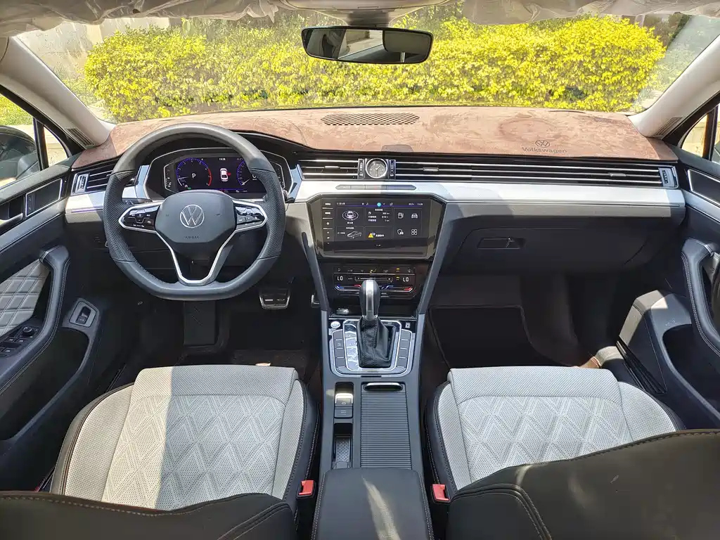 VOLKSWAGEN MAGOTAN 2023