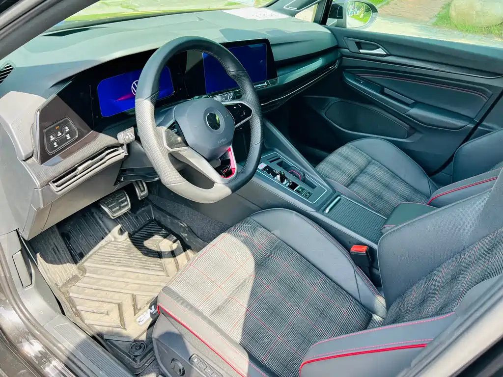 VOLKSWAGEN GOLF 2022
