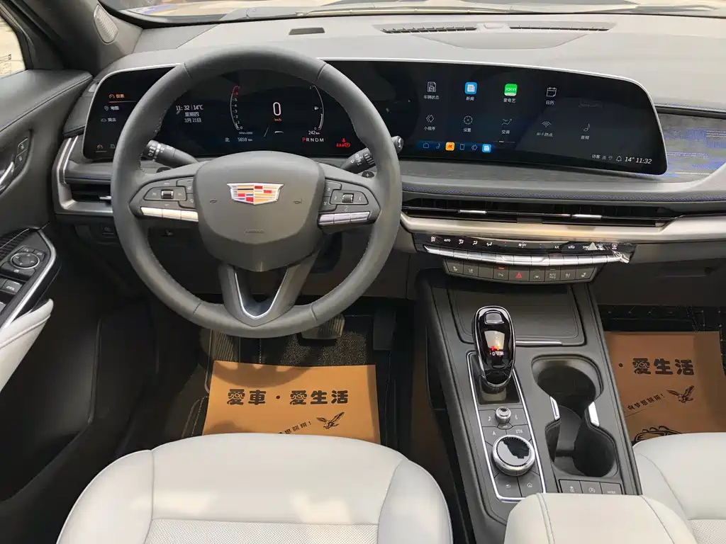 CADILLAC XT4 2024