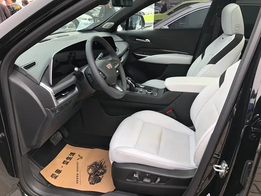 CADILLAC XT4 2024