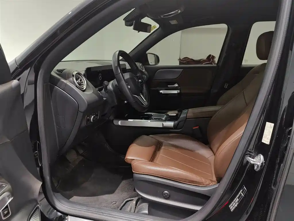 MERCEDES BENZ GLB 2021