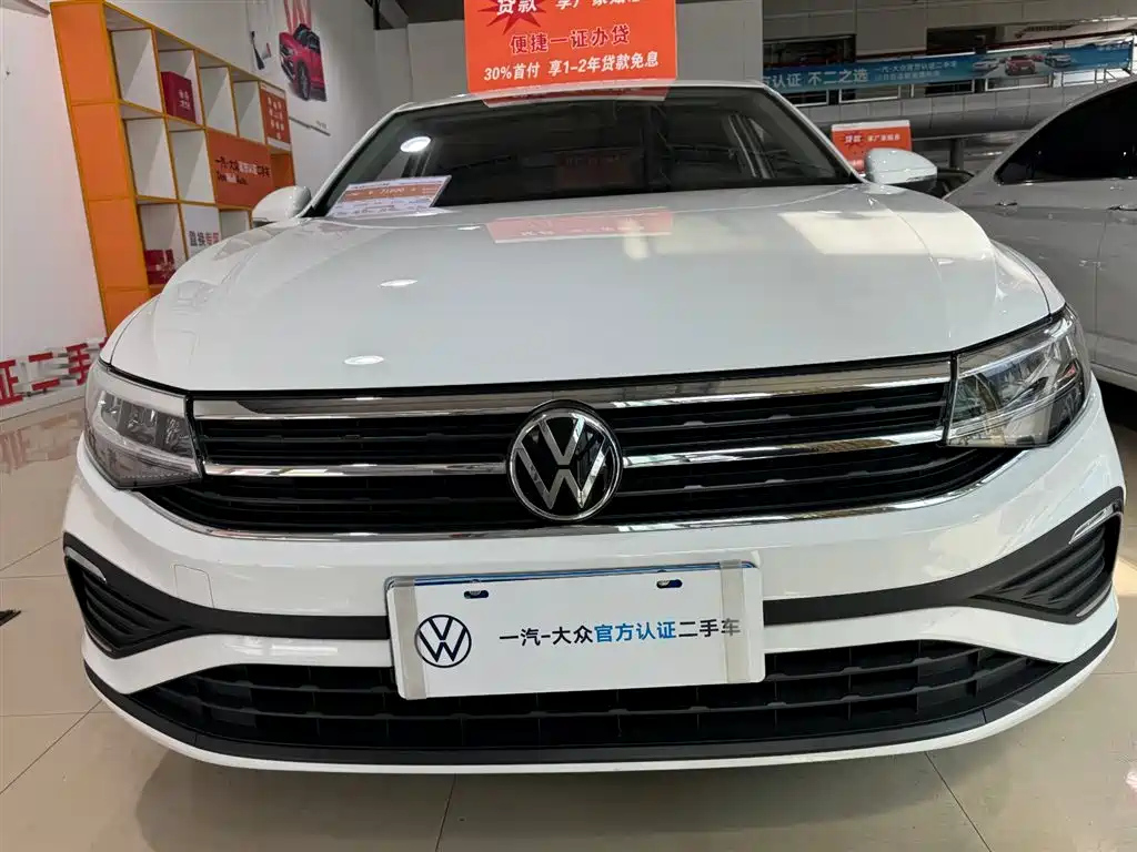 VOLKSWAGEN BORA 2023